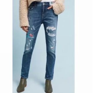 Anthropologie Pilcro Floral Patch Distressed Slim Boyfriend Jeans SZ 26